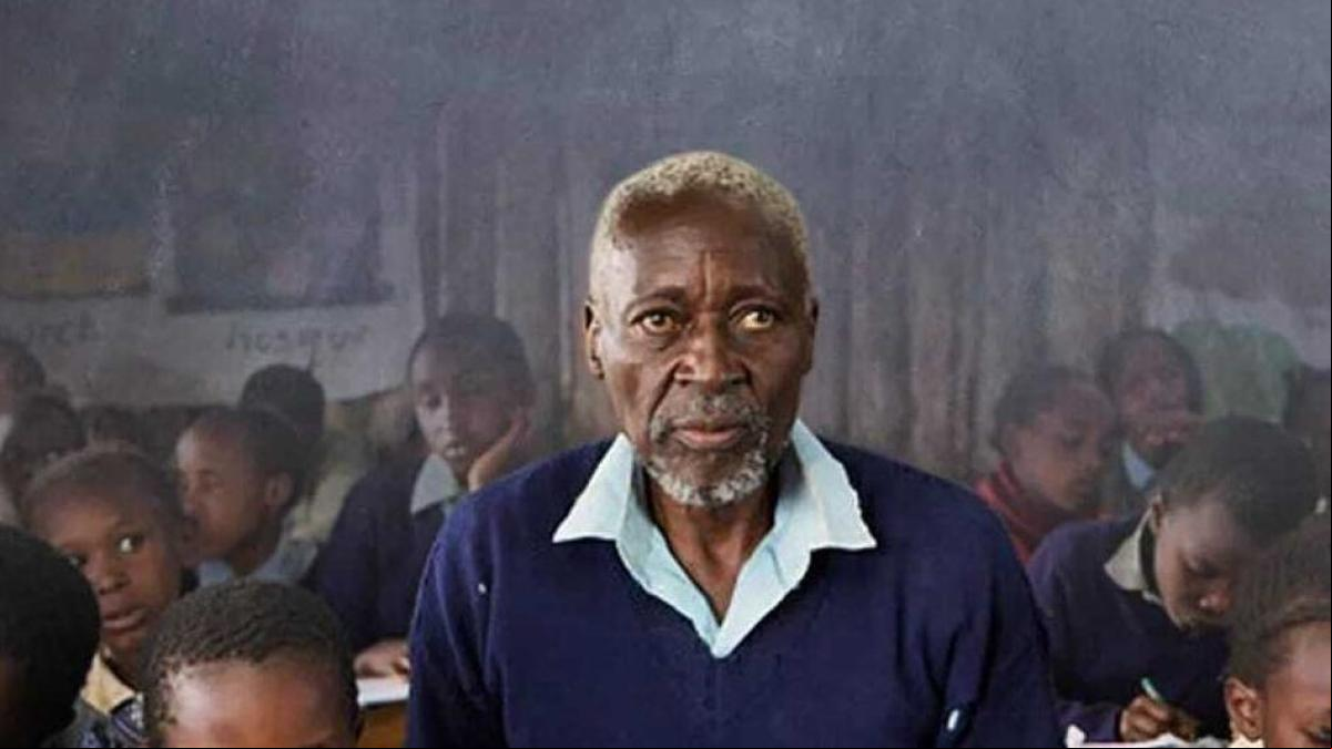 La inspiradora historia del hombre que empezó la escuela primaria a los 84 años de edad