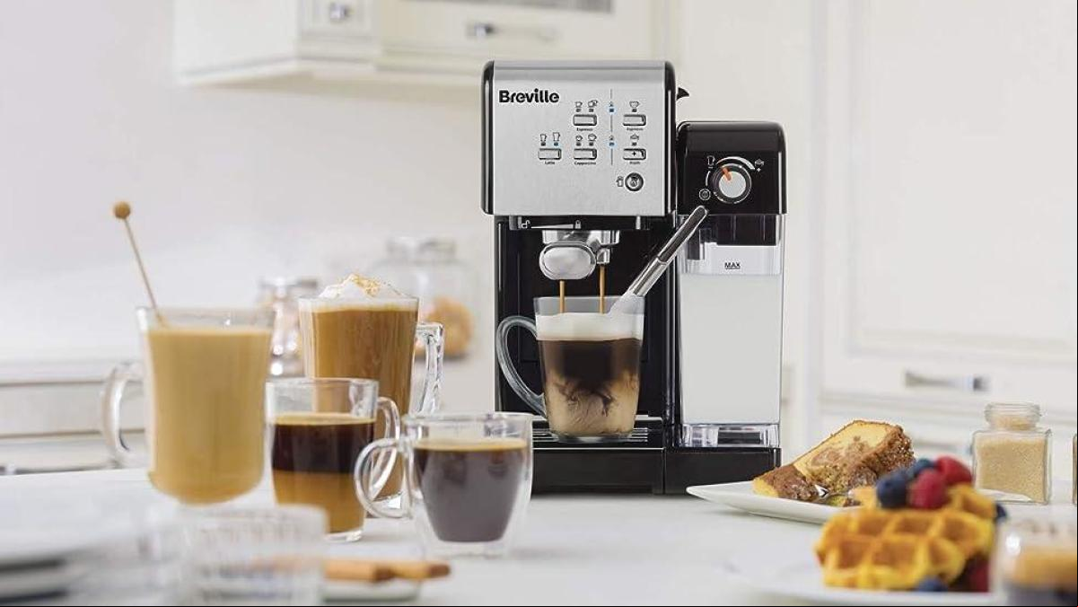 ​Ahorra un 42% en la cafetera top Breville PrimaLatte II y disfruta de exquisito café sin salir de casa