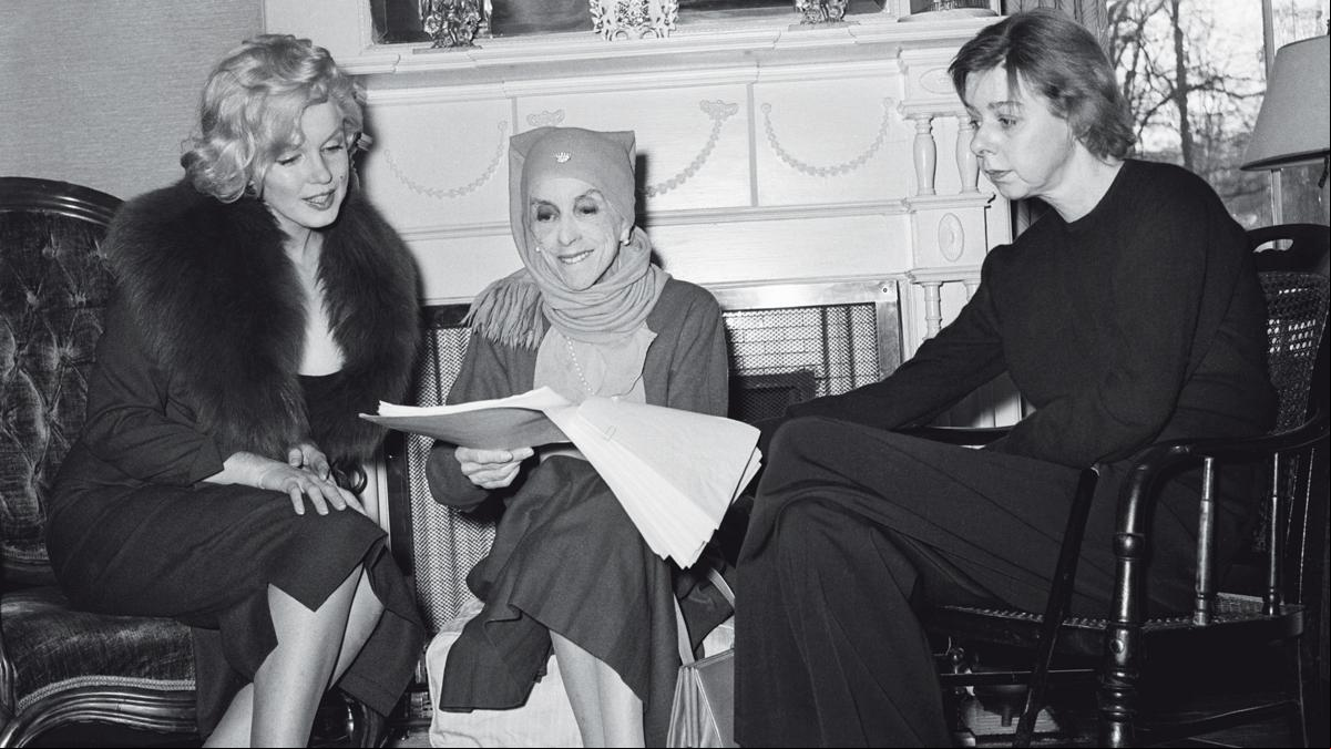 En la mesa con Carson McCullers, Isak Dinesen y Marilyn Monroe