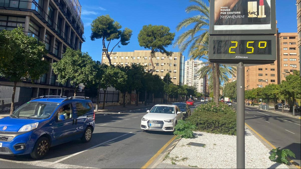 València supera los 29º a mediodía en una jornada veraniega en todo el litoral