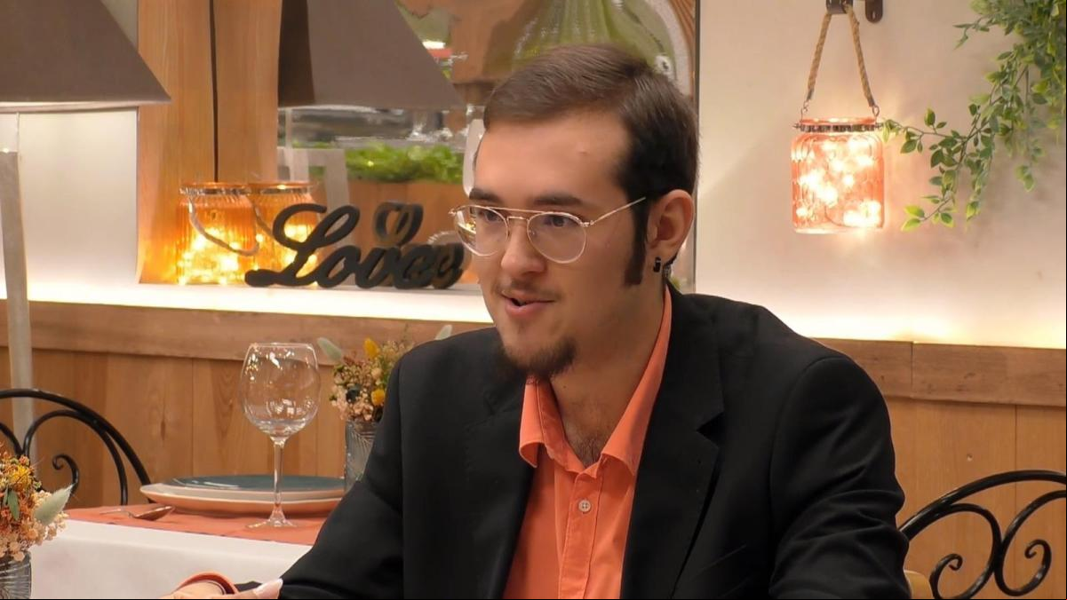 Un soltero de First Dates confiesa el requisito imprescindible que debe tener en común con su cita: La tarjeta sanitaria es importante