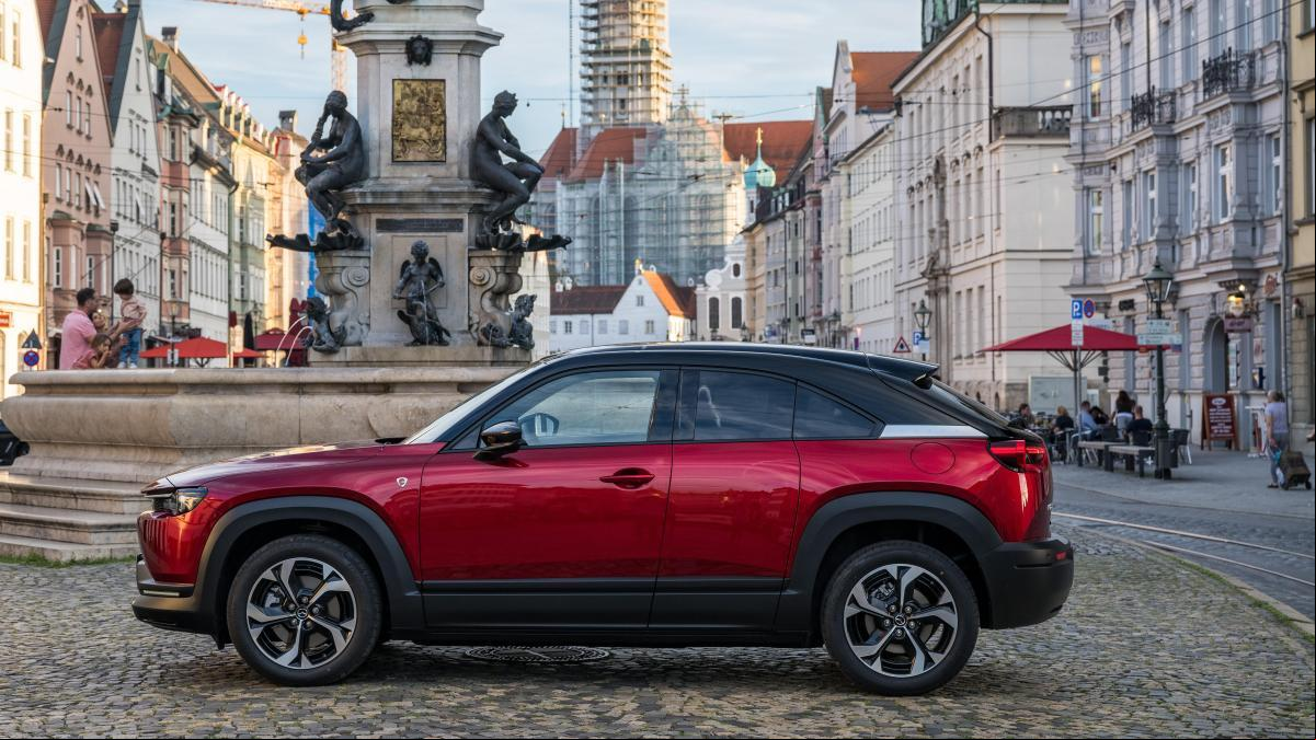 ¿Por qué el Mazda MX-30 es mucho más que un coche híbrido? Esto lo hace excepcional