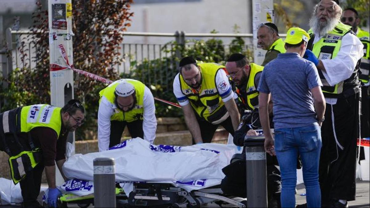 Un ataque con tres muertos en Jerusalén enturbia la prórroga de la tregua y la visita de Blinken