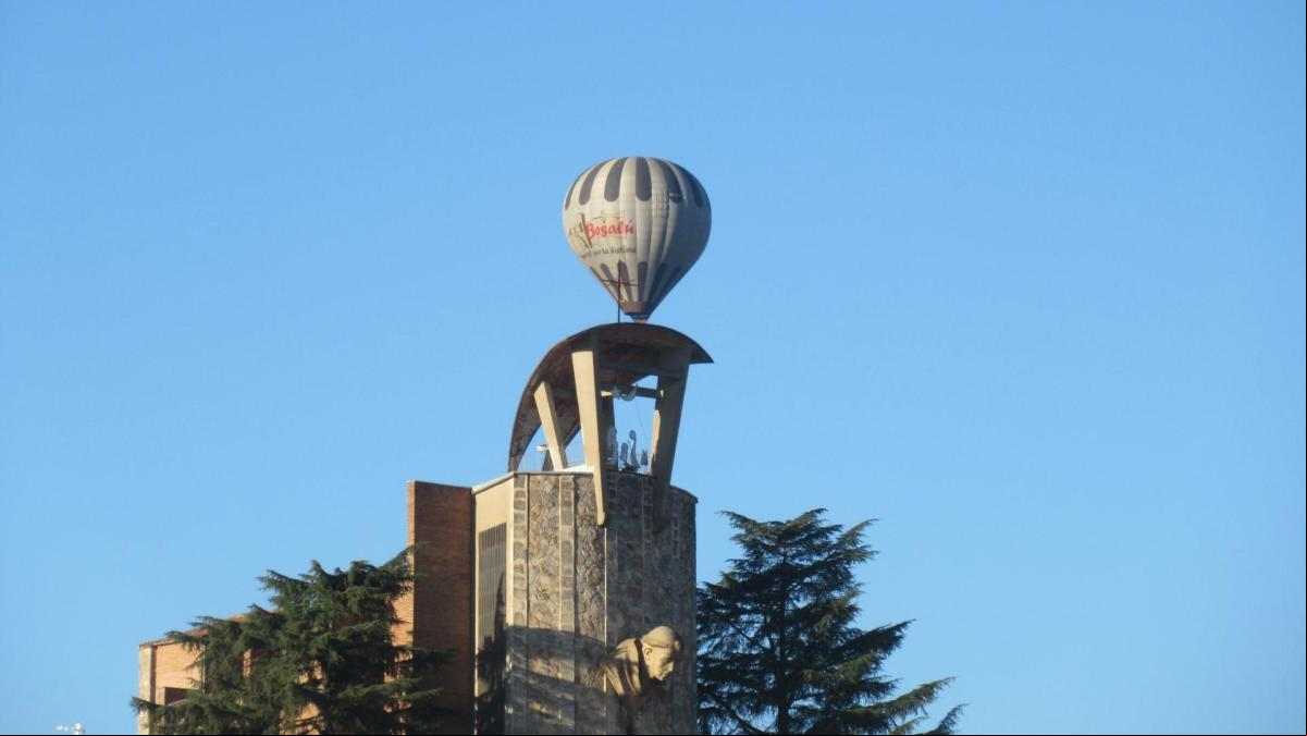 Un globo en el campanario de Sant Pere Màrtir