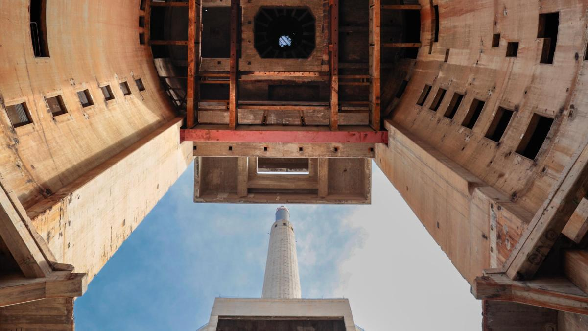 Viaje a las entrañas de la catedral laica de Barcelona