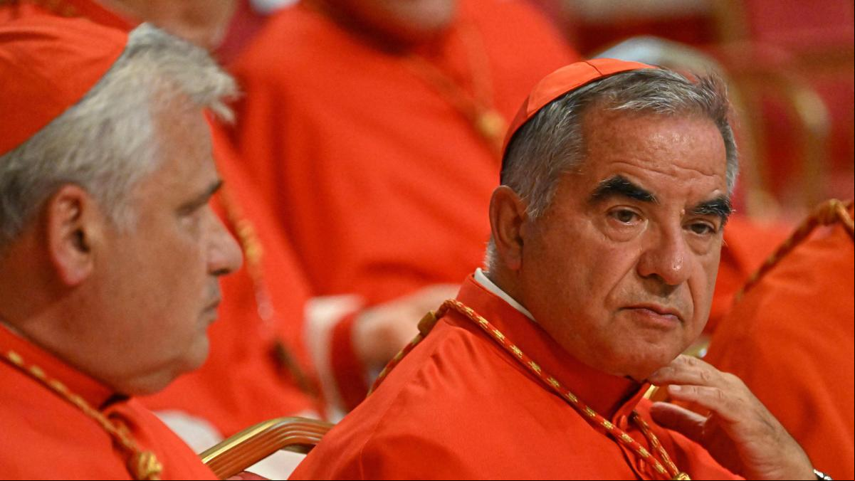 El Tribunal del Vaticano condena al cardenal Becciu a más de cinco años de cárcel