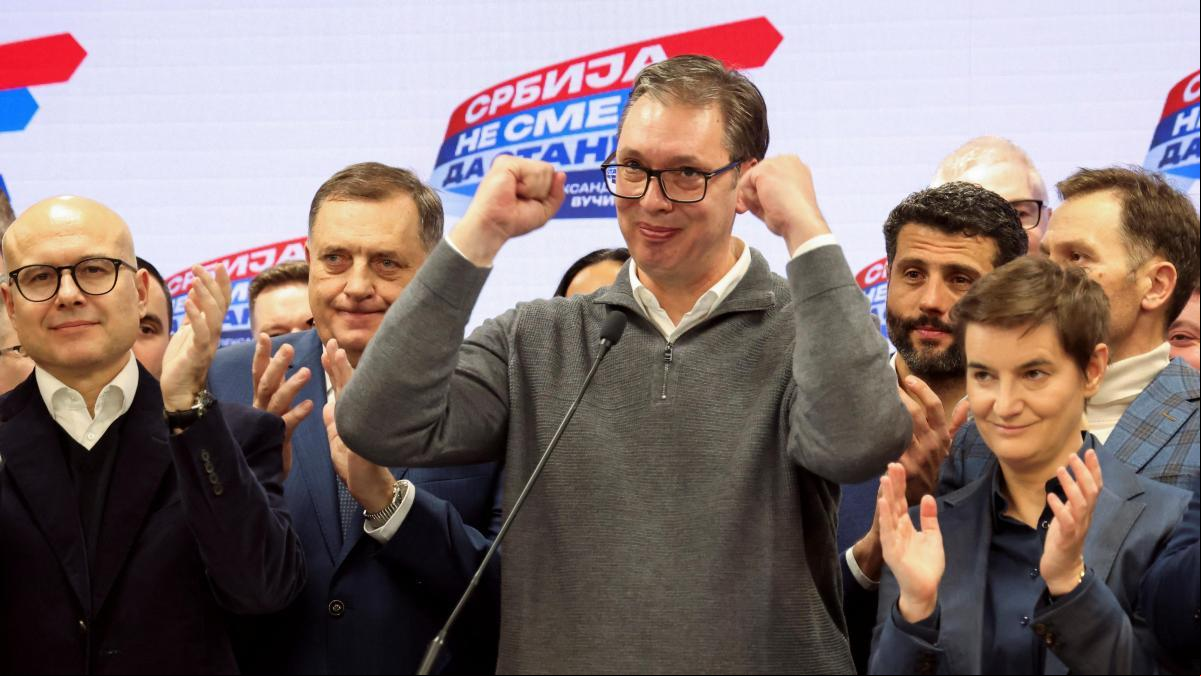 Vucic gana las Parlamentarias entre acusaciones de manipulación en las municipales en Belgrado