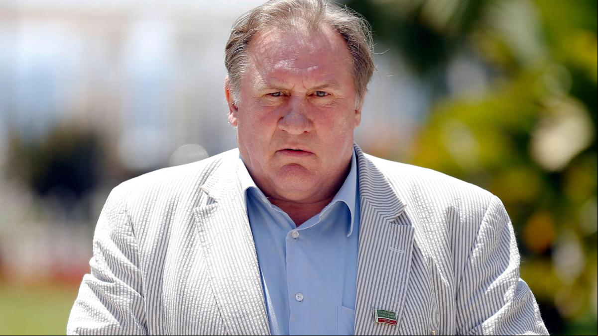 Polémica en Francia por una tribuna en la que 50 artistas defienden a Depardieu Polémica en Francia por una tribuna en la que 50 artistas defienden a Depardieu