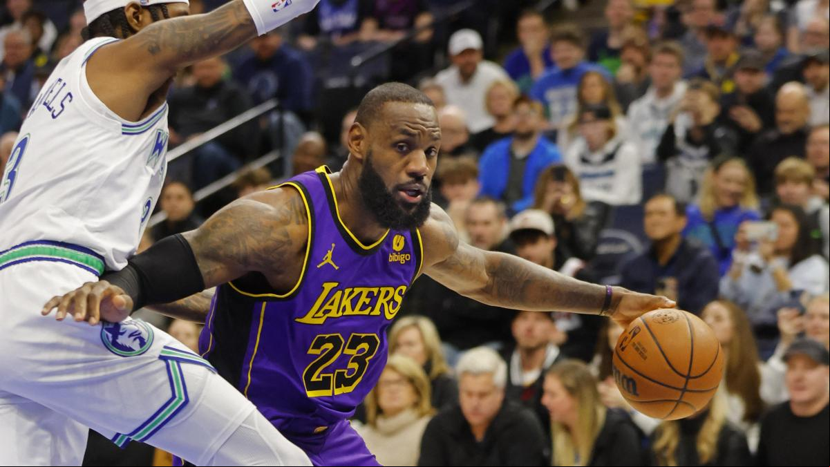 LeBron James estalla contra los árbitros: ¿Para qué diablos tenemos la repetición?