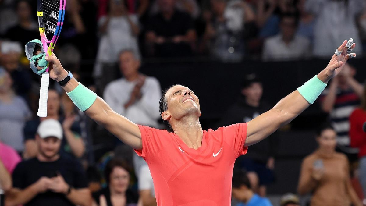 Nadal vuelve a sonreír en su regreso a las pistas