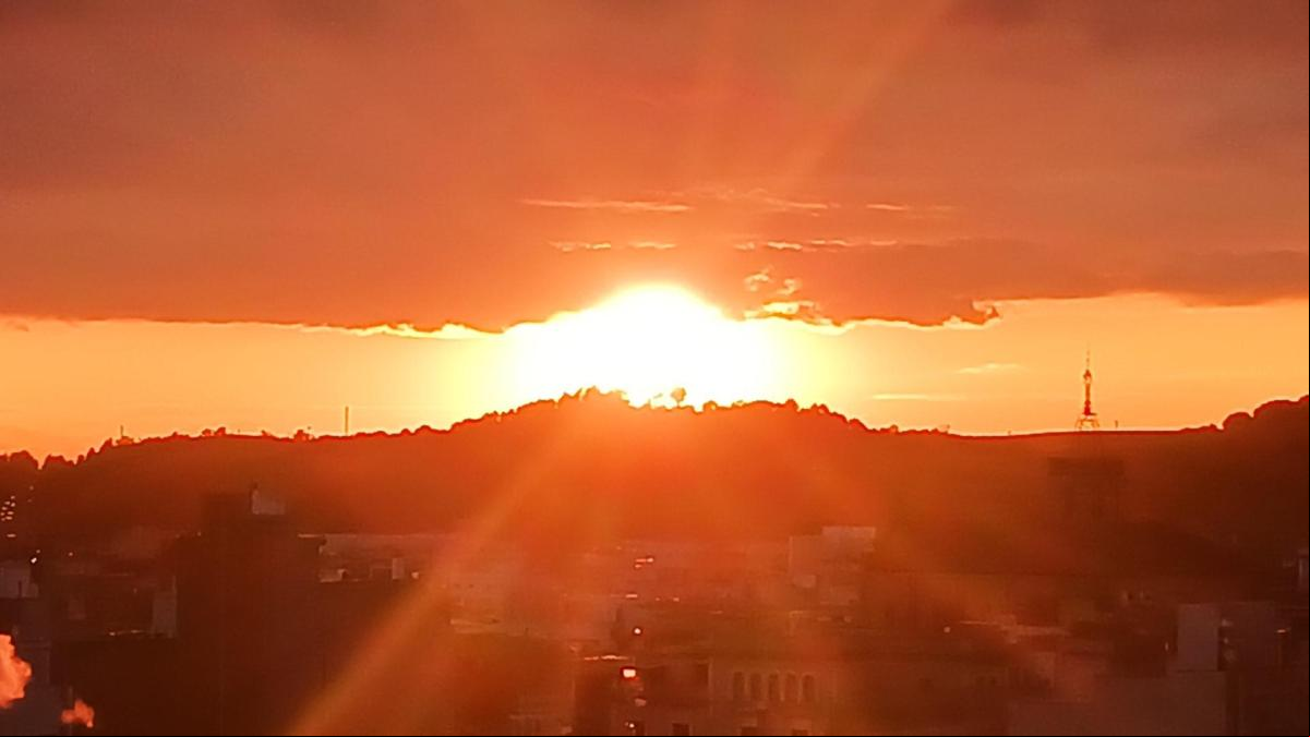 Estallido de rayos crepusculares en Granollers