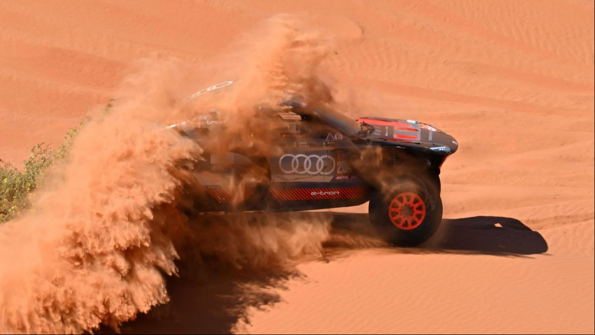 Golpe de Carlos Sainz al Dakar y abandono de Barreda