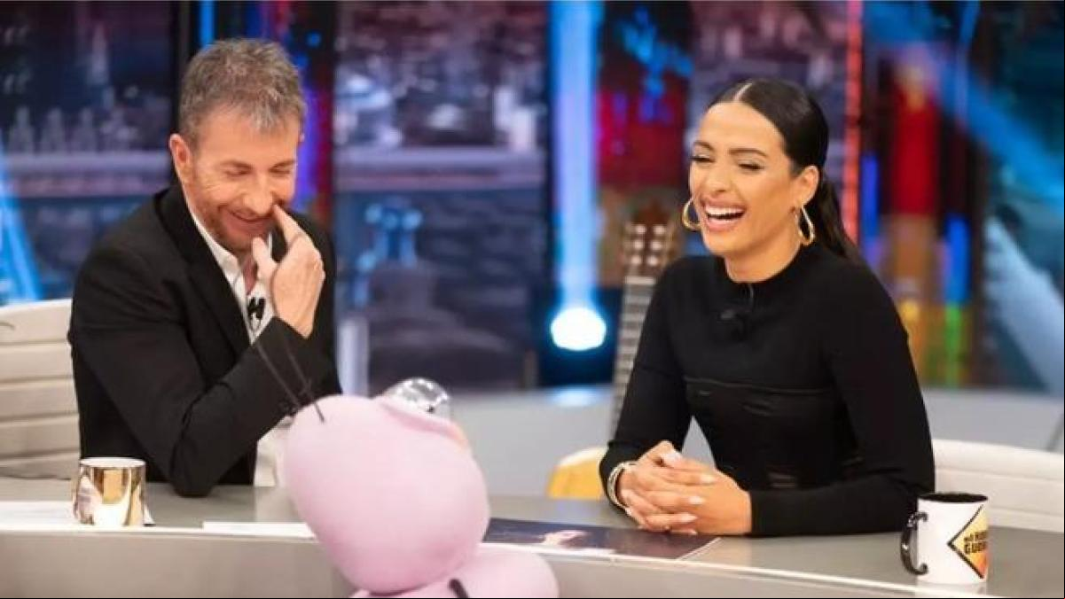 Críticas a El Hormiguero por intentar disimular la altura de Pablo Motos: La silla de Chanel está en la planta -1