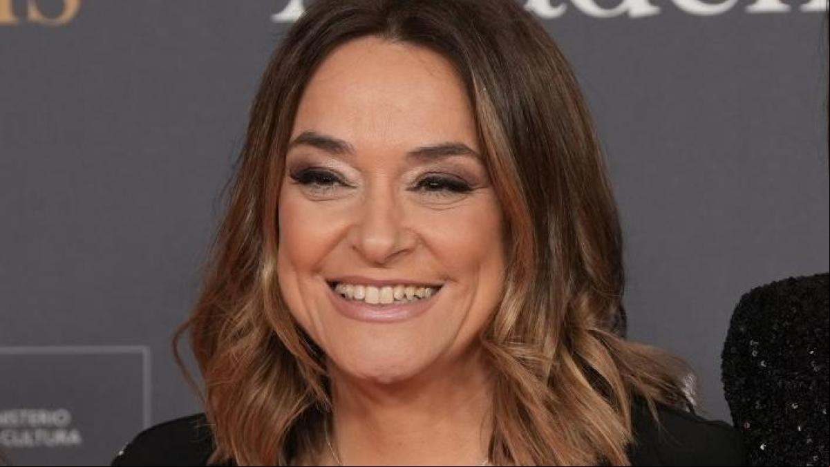 Toñi Moreno se envuelve en la bandera LGTBIQ+ tras su polémica gordofóbica: Lo hago por mi hija