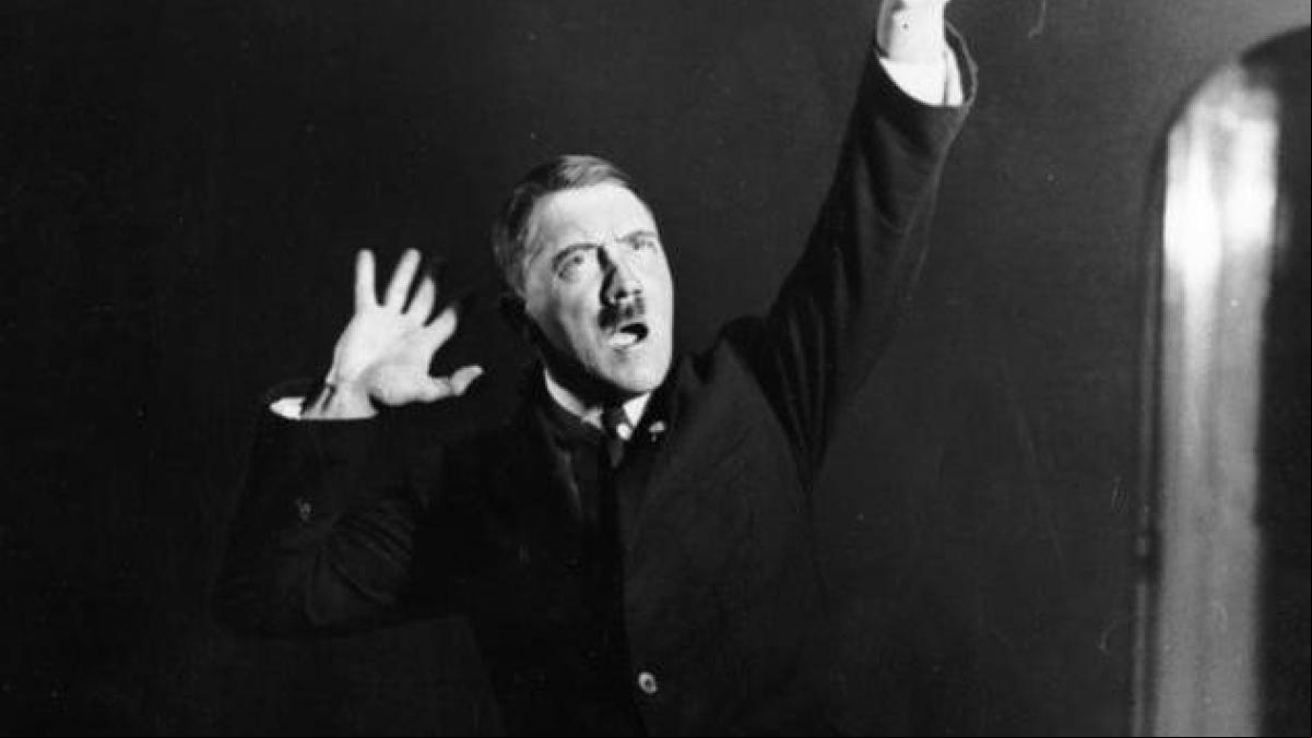 “Hitler, Mussolini, Mao, Stalin... los dictadores eran actores, grandes actores”