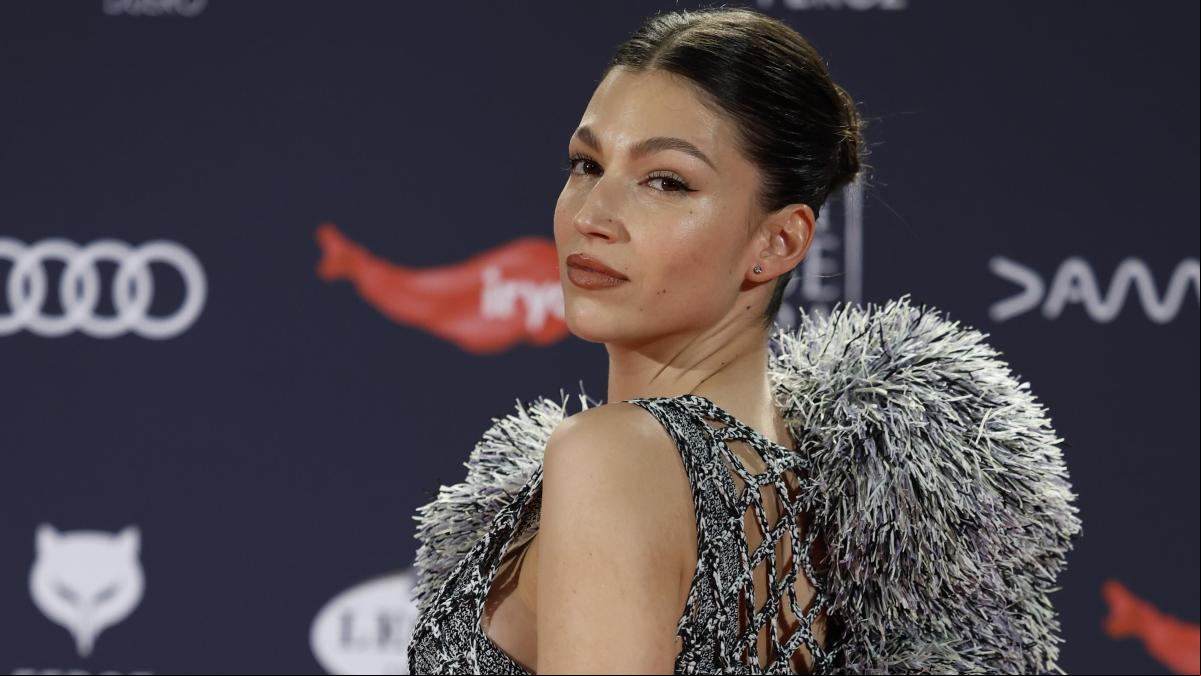 Úrsula Corberó deslumbra en los Premios Feroz: su arriesgado look para la alfombra roja