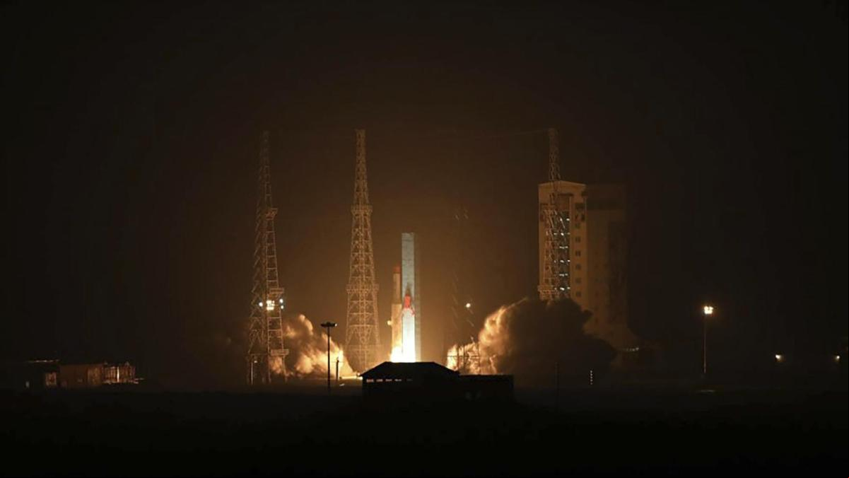 Irán pone en órbita tres satélites de manera simultánea por primera vez