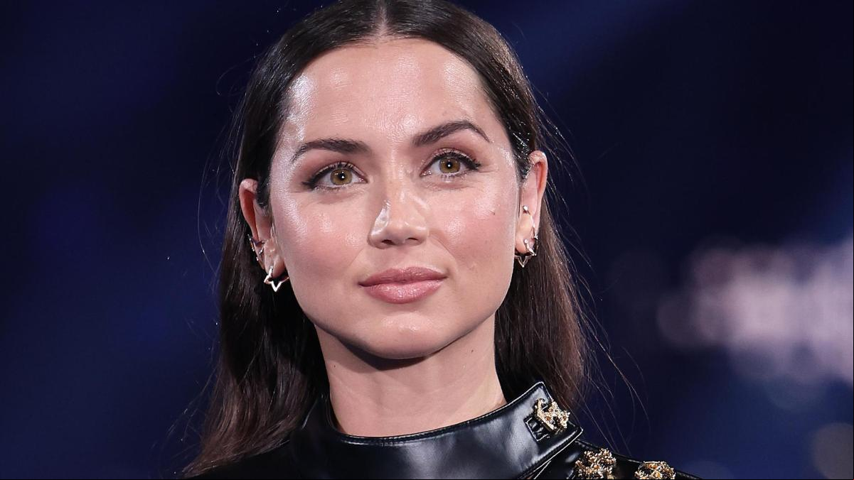 Ana de Armas conquista el Open de Australia y confirma la vuelta de las cazadoras de cuero