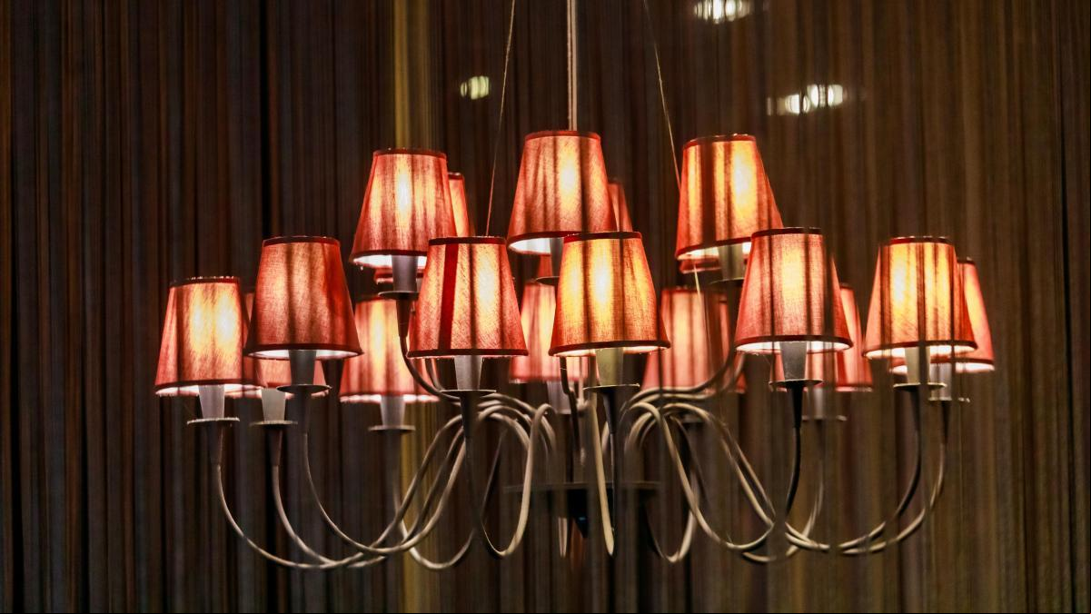 Mínimo histórico el precio de la luz que este domingo llegará a marcar 15 euros negativos