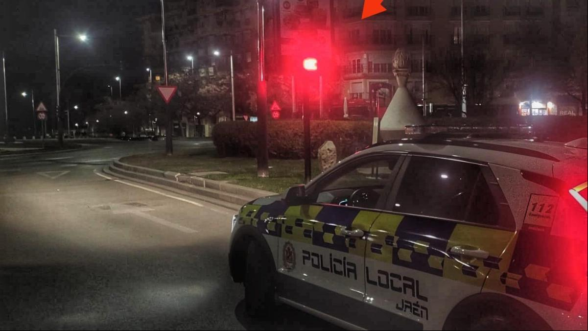 Un conductor confunde la luz de un termómetro de la calle con la de un semáforo en rojo: Es la primera vez que lo vemos