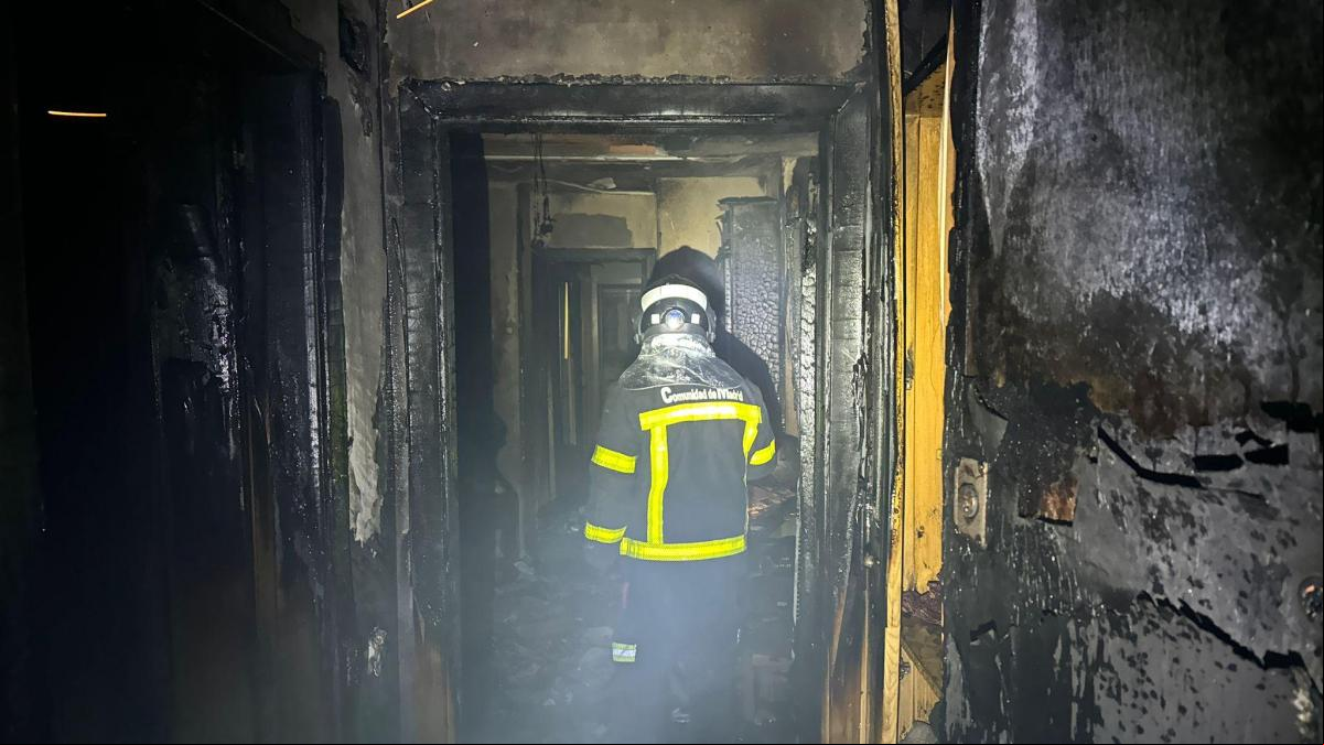 Incendio en una vivienda en Fuenlabrada: 18 personas atendidas por inhalación de humo
