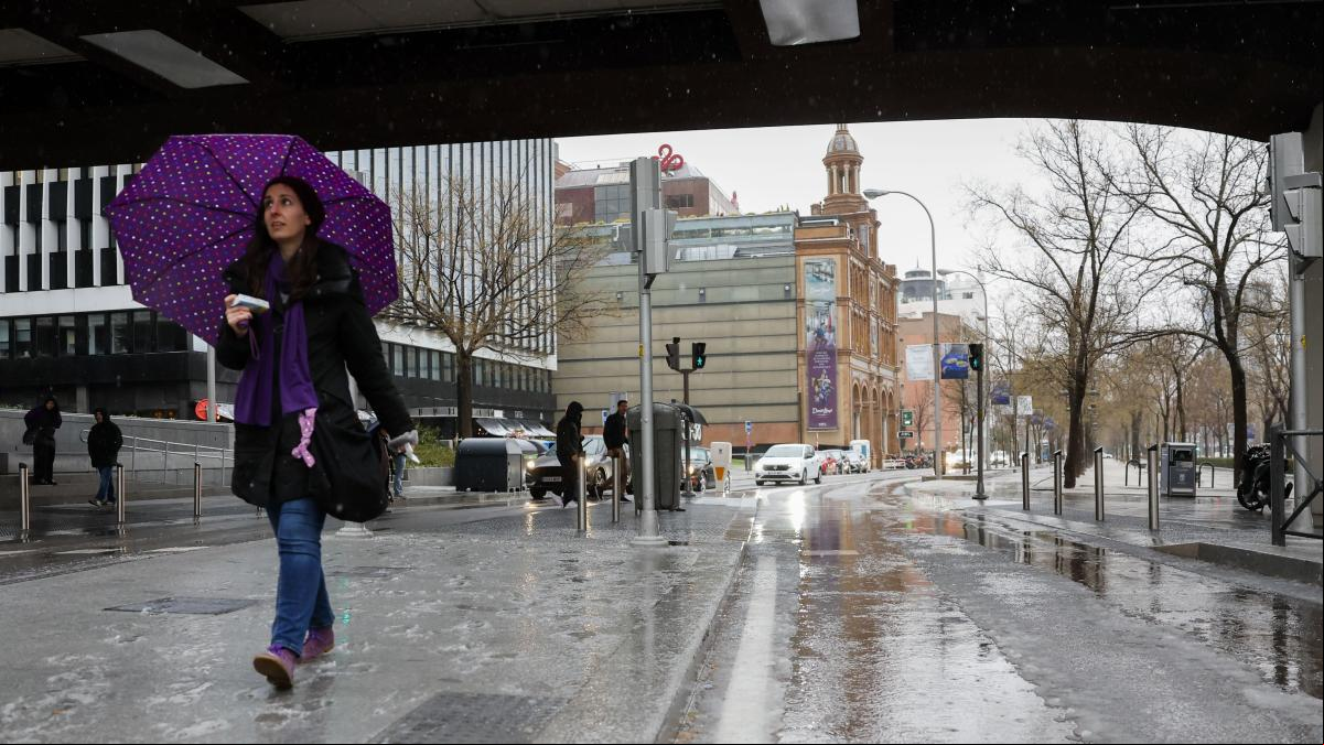 La Aemet activa avisos en toda España por nevadas, lluvia, fenómenos costeros y viento