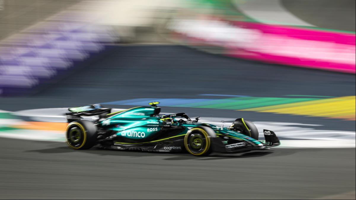 Fernando Alonso vuelve a disparar las expectativas con el mejor tiempo en Arabia