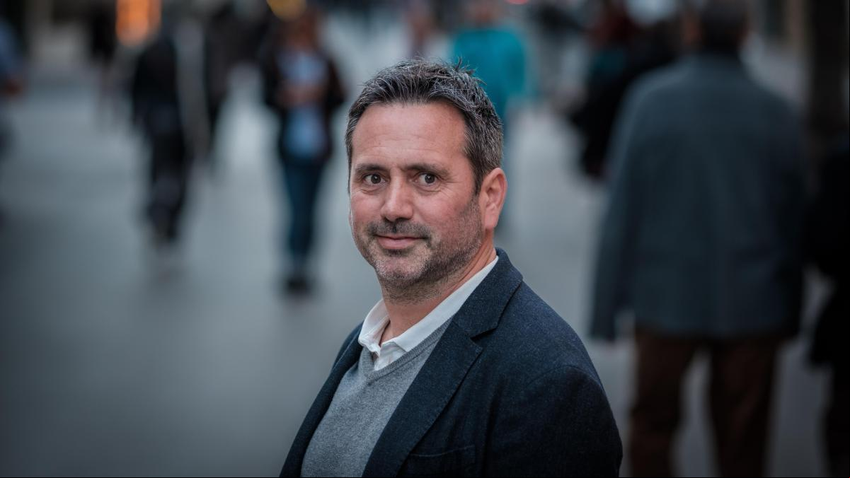 Álvaro Bilbao, neuropsicólogo, comparte sus 13 trucos mentales para padres de niños pequeños: “Cubrirá sus necesidades de control y tendrá límites”