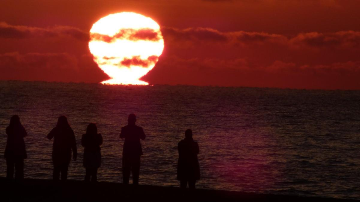 El sol convertido en un jarrón etrusco