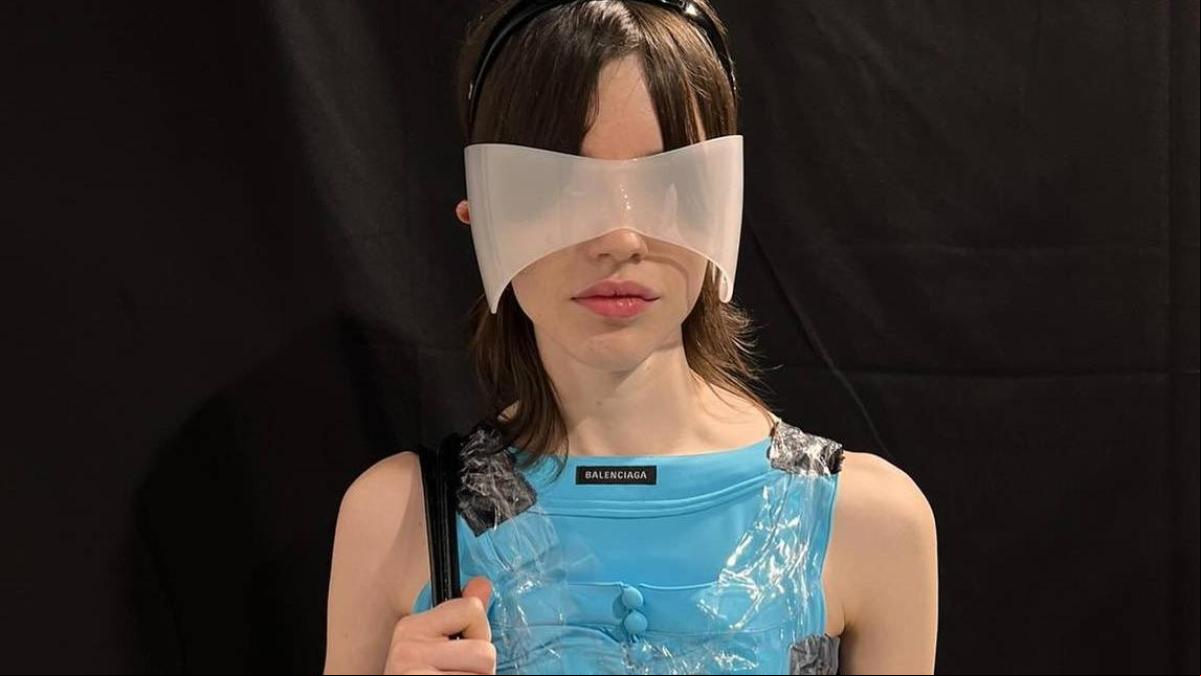 La última locura de Balenciaga: una pulsera en forma de cinta adhesiva por 3000 euros
