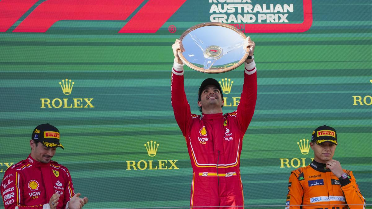 Un Sainz magistral derrota a Verstappen, que abandona por avería; Alonso, octavo