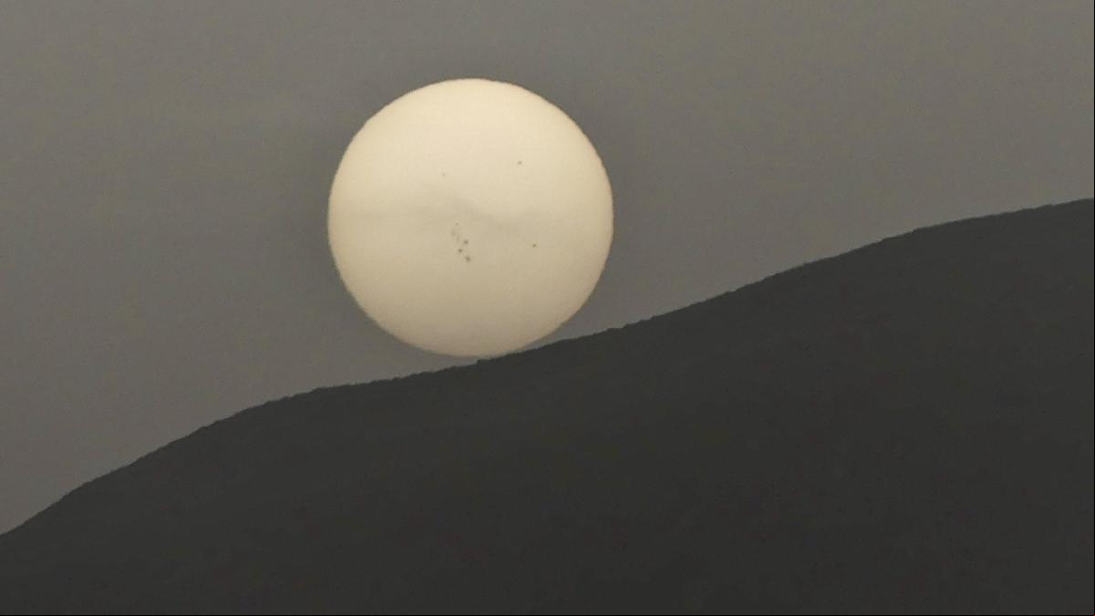 Cara a cara con el sol de la calima
