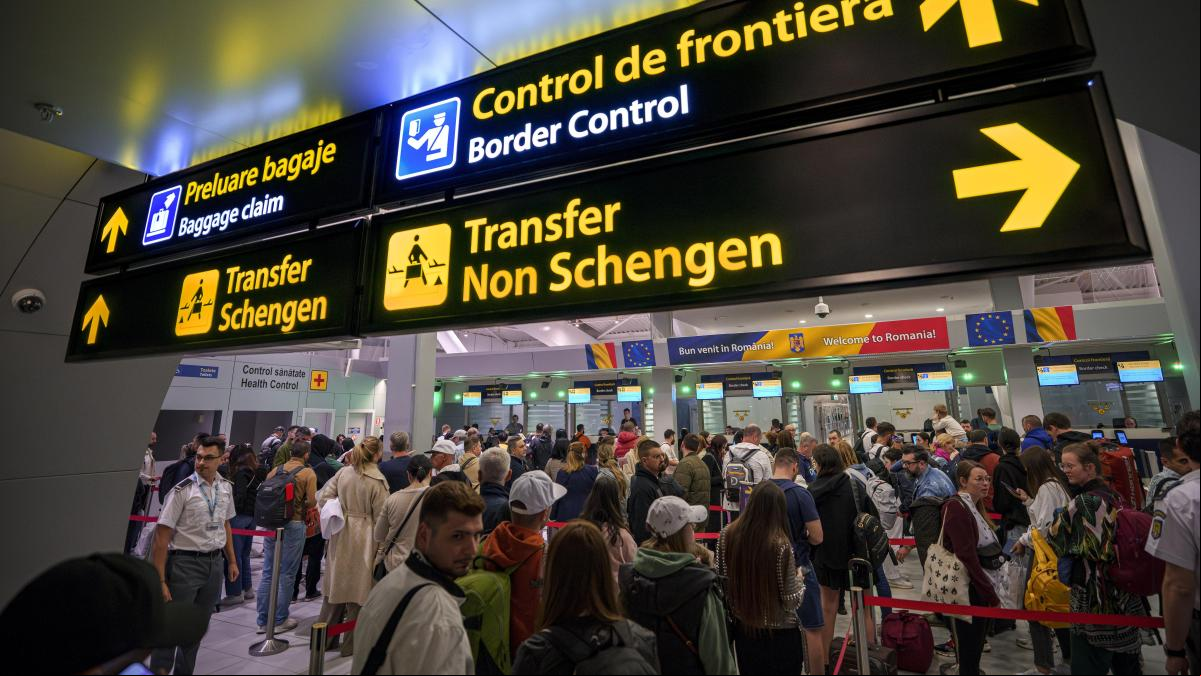 Rumania y Bulgaria se unen parcialmente al espacio Schengen, pero persisten los controles terrestres