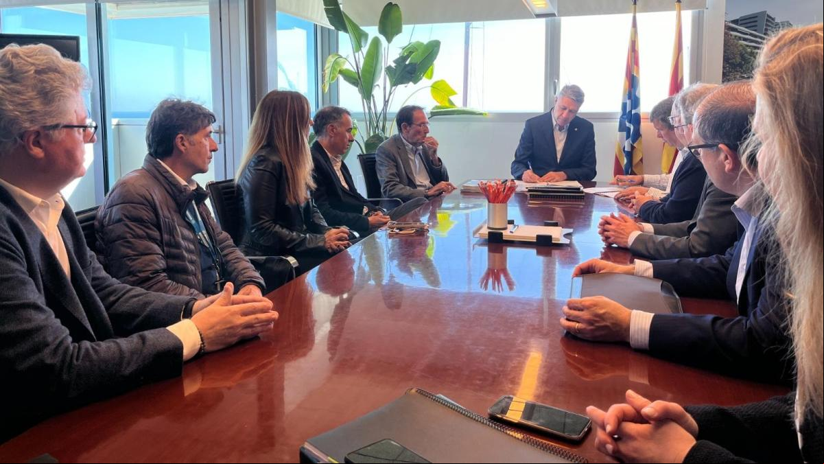 Badalona firma el contrato para la construcción del viaducto ferroviario del canal del Gorg