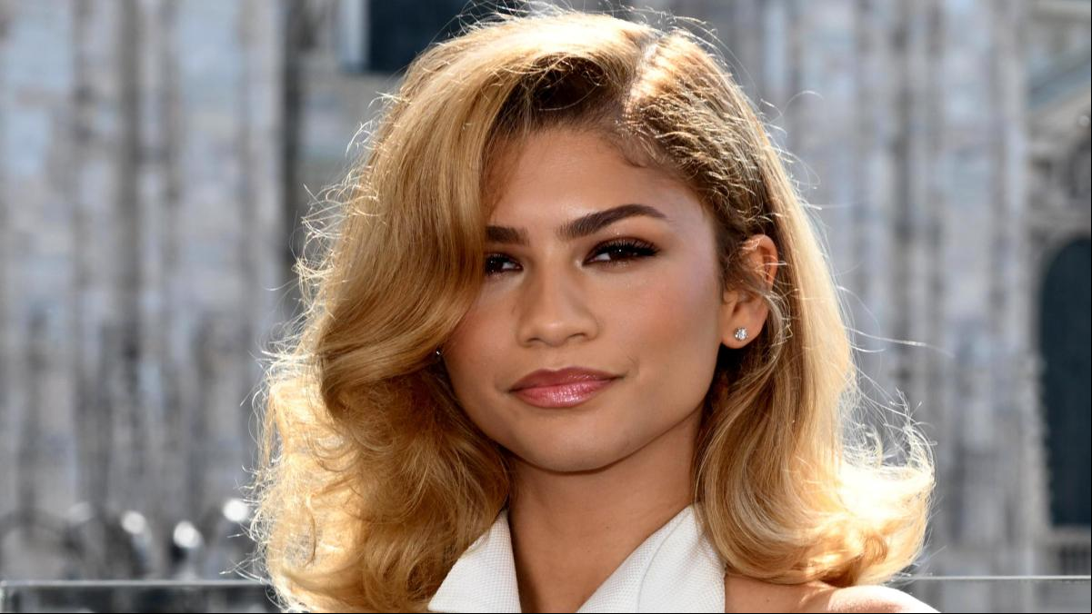 La camiseta más viral de Zendaya está inspirada en John F. Kennedy Jr.