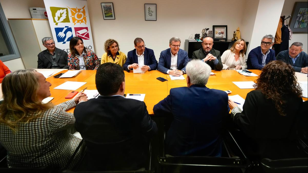 Feijóo conmina a Sánchez a firmar ante notario la renuncia a todos los pactos con Bildu