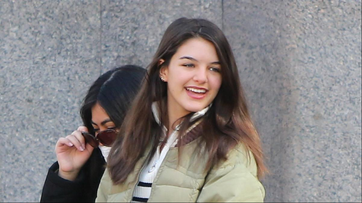 Suri Cruise cumple 18 años manteniendo las distancias con su padre, Tom Cruise
