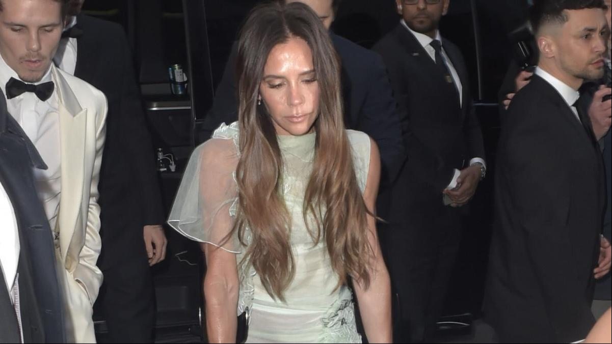 Victoria Beckham, obligada a celebrar con muletas su 50 cumpleaños
