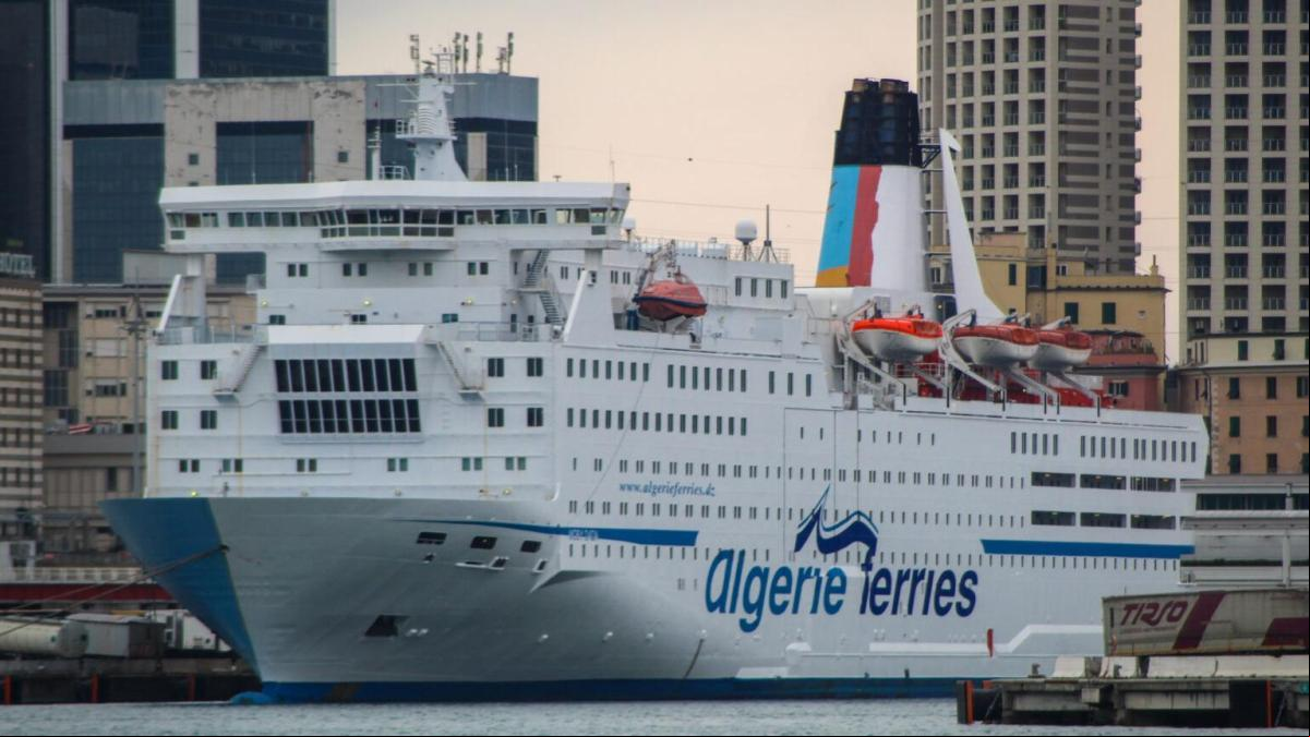 El barco Piolín cubre ahora la línea de ferry entre Alicante y Orán