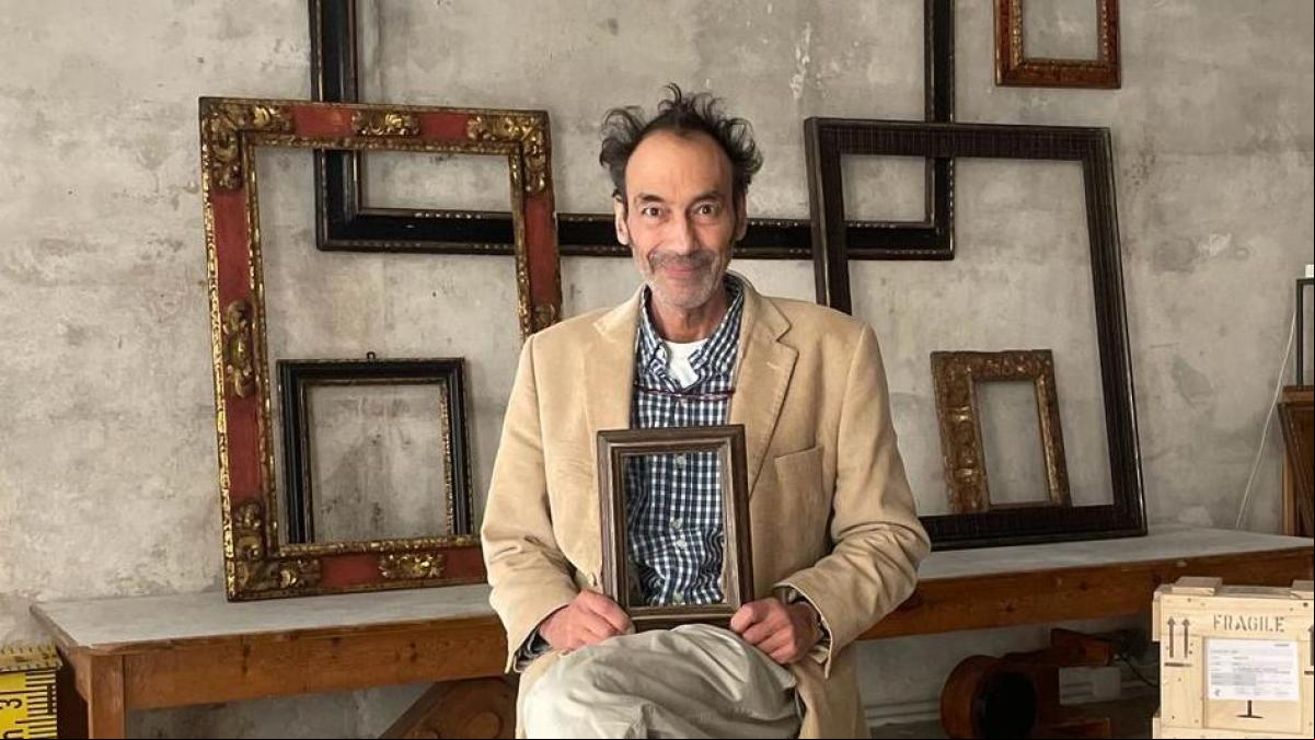 Horacio Pérez-Hita, el enmarcador de Picasso, Zurbarán, Banksy y fotos familiares anónimas