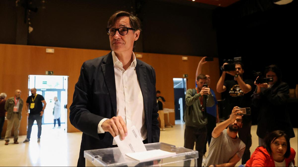 Los sondeos dan la victoria a Illa seguido de Puigdemont pero dejan en el aire la gobernabilidad