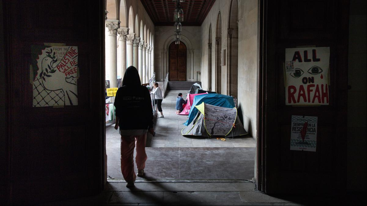 Se levanta la acampada tras pactar con el rector que la UB romperá con Israel Se levanta la acampada tras pactar con el rector que la UB romperá con Israel