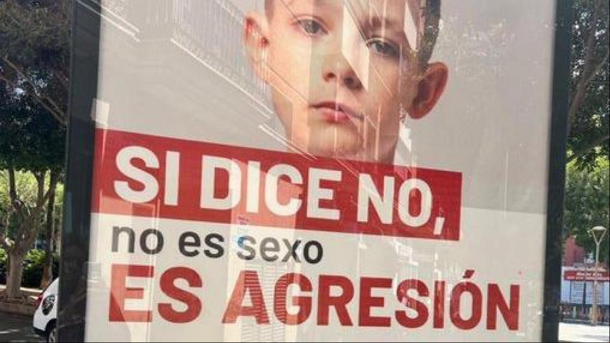 “Si dice no, no es sexo”: el cartel contra la violencia sexual de Almería que blanquea la pederastia