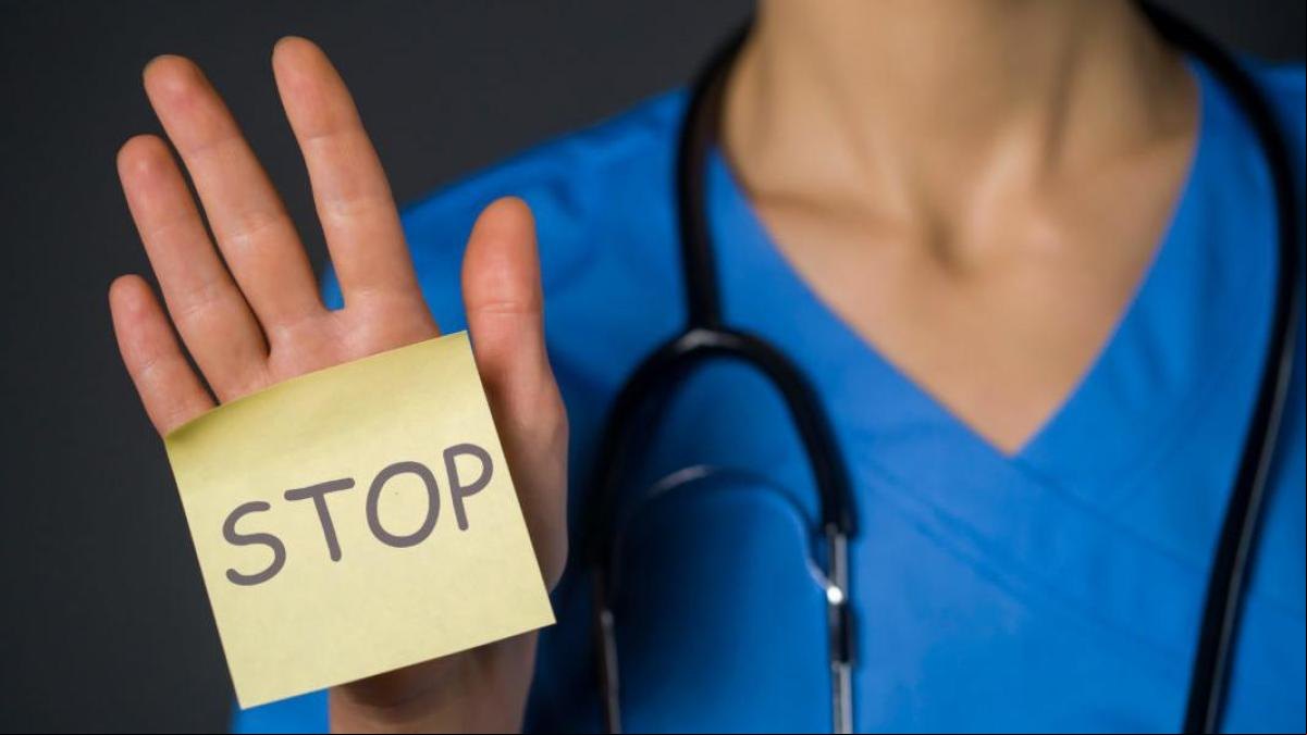 Récord de agresiones a médicos: 847 en un año, una cada diez horas