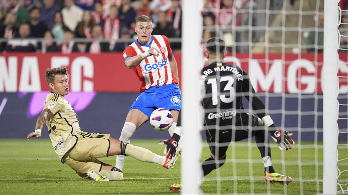 El Girona golea al Granada y Dovbyk supera a Sorloth con un hat-trick