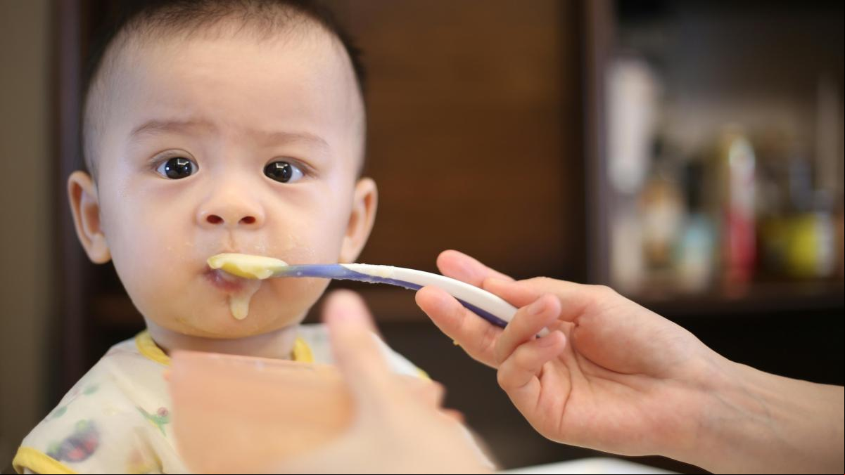 Cómo identificar si tu bebé tiene una alergia alimentaria