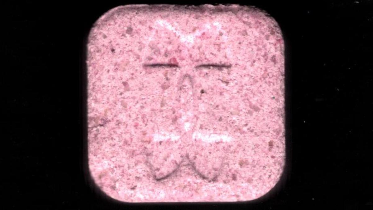 Los riesgos de tomar 4-CMC, la nueva droga detectada en Catalunya
