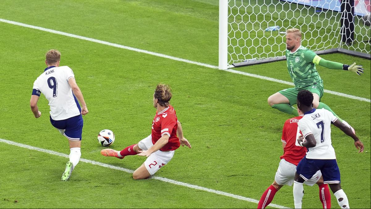 Inglaterra decepciona