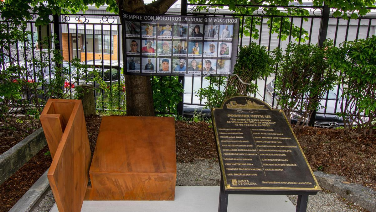 Terranova homenajea a las 21 víctimas del Pintanxo, hundido frente a la costa de Canadá