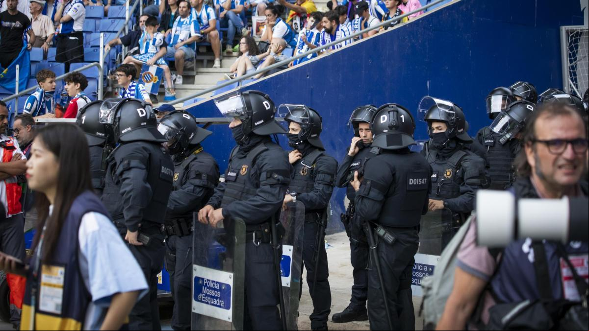 Detenidos 17 aficionados por los incidentes del Espanyol-Oviedo del playoff